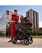 1978099110_F10_2026_maxicosi_stroller_oxfordplus_oaktruffle_oxford_lifestyle_mompushingstrollerfrontview