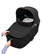 1522390110_2024_maxicosi_stroller_carrycot_sense_twillicblack_soothingslope_3qrt