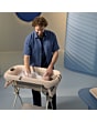 3107113000_2026_maxicosi_SNU_indigo_bath_tub_stand_dadbathingnewborn